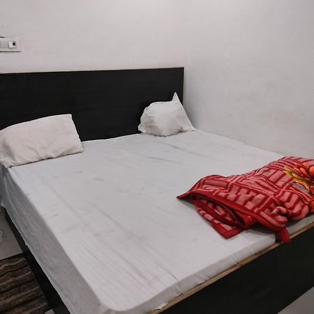 Hotel R G Sewa Sadan Mathura Esterno foto