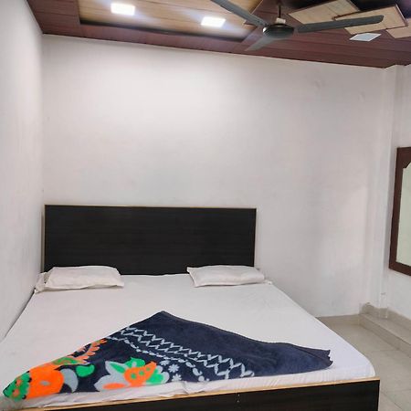Hotel R G Sewa Sadan Mathura Esterno foto