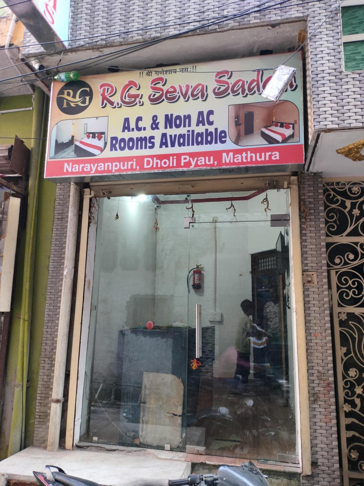 Hotel R G Sewa Sadan Mathura Esterno foto